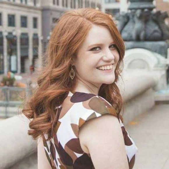 Meet your Posher, Christine - Picture 2 of 7